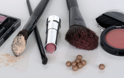 Maquillage 2024: données, tendances, innovations durables et conseils professionnels experts